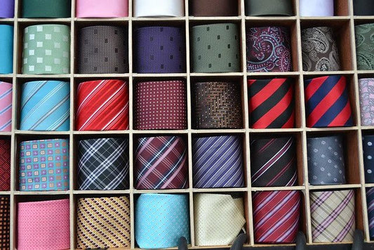 Which Color Tie Should I Wear With My Black Suit?